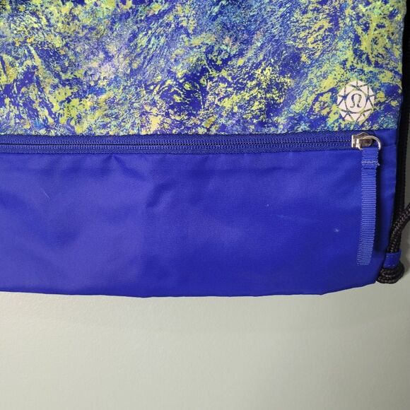 lululemon athletica Abstract Blue and Green Duffel Bag - Picture 3 of 4